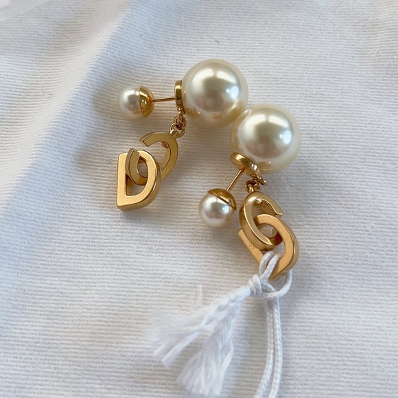 Dior Tribales Earrings Gold-Finish Metal and White Resin Pearls - Picture 2 of 16